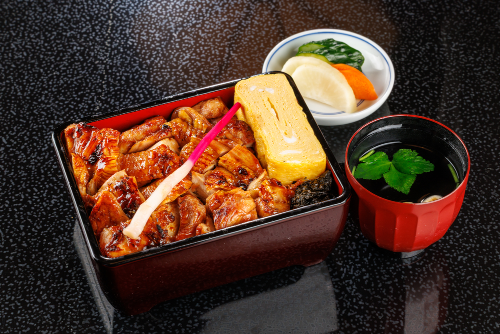 水郷若鶏 鳥重（吸物付）　1,650円